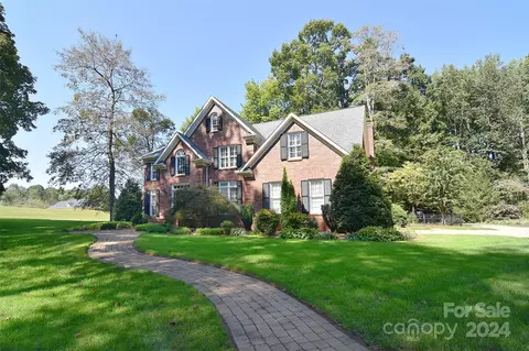 214 Forest Glen Dr, Salisbury, NC 28147