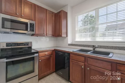 Kitchen - 915 Copperstone Ln, Fort Mill, SC 29708 photo 3 of 3