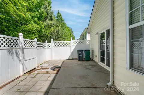 Exterior - 915 Copperstone Ln, Fort Mill, SC 29708 photo 3 of 5