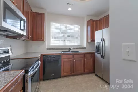 Kitchen - 915 Copperstone Ln, Fort Mill, SC 29708 photo 2 of 3
