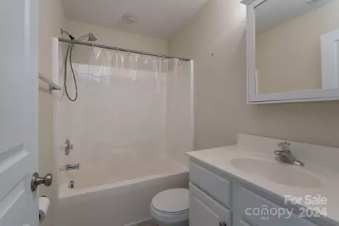 Bath - 915 Copperstone Ln, Fort Mill, SC 29708 photo 3 of 3