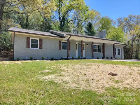 151 Atwood Dr, Hendersonville, NC 28792