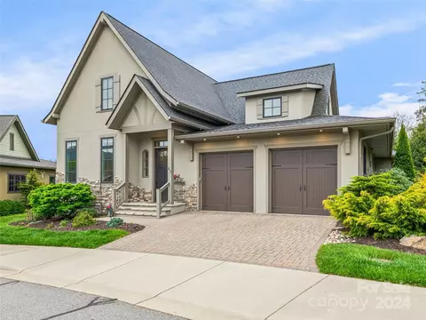 47 Chantilly Dr, Asheville, NC 28804