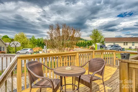 35 Red Laurel Ct, Hendersonville, NC 28792