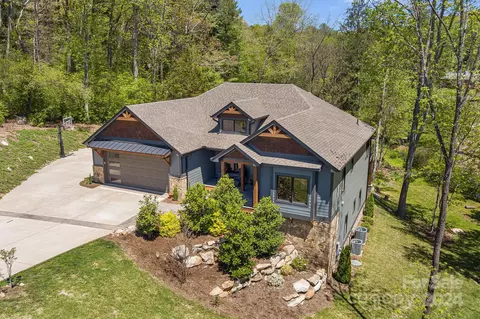 11 Shaker Ct, Asheville, NC 28805