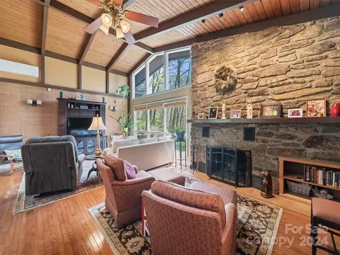 65 Hodges Dr, Waynesville, NC 28786