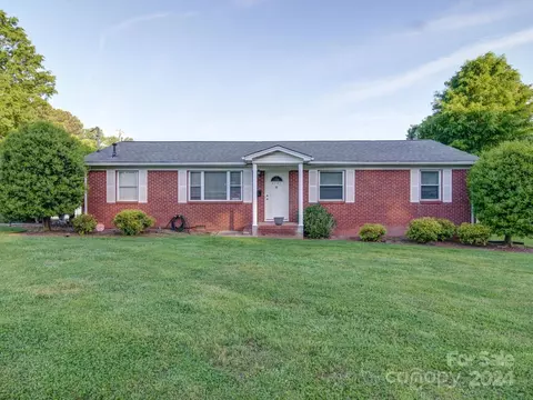 3261 Robinwood Rd, Gastonia, NC 28054