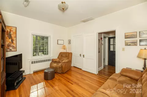Living - 345 Maple St, Brevard, NC 28712 photo 2 of 3
