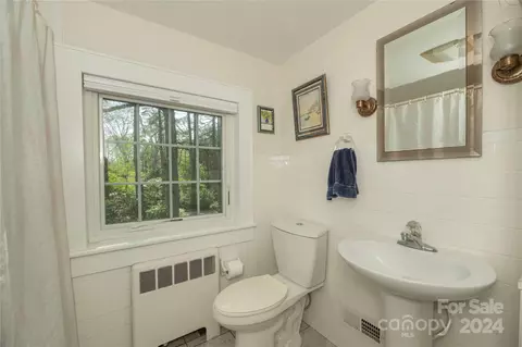 Bath - 345 Maple St, Brevard, NC 28712 photo 2 of 2