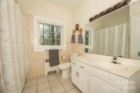 Bath - 345 Maple St, Brevard, NC 28712 photo 1 of 2