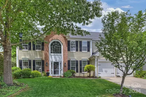 8010 Lancken Dr, Charlotte, NC 28277