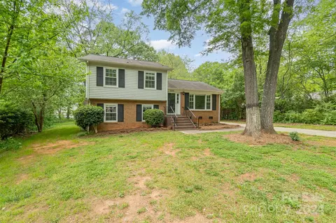 5200 Delivau Dr, Charlotte, NC 28215