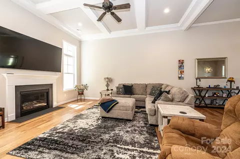 Living - 7142 Brandywine Ln, Stanley, NC 28164 photo 4 of 4