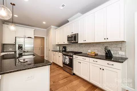 Kitchen - 7142 Brandywine Ln, Stanley, NC 28164 photo 4 of 4