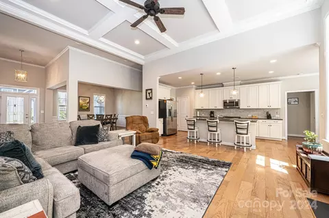 Living - 7142 Brandywine Ln, Stanley, NC 28164 photo 3 of 4