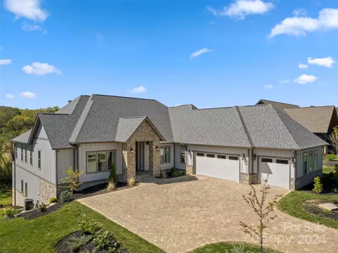 383 Daniel Circle Dr, Mills River, NC 28759