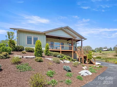 297 Sunnyside Rd, Waynesville, NC 28786