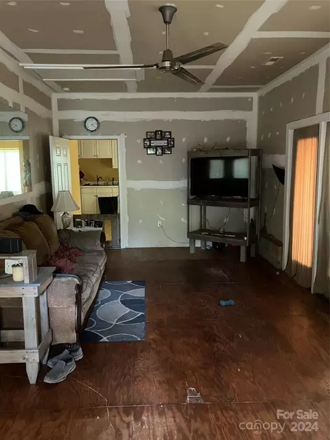 Living - 5044 Beachside Pl, Sherrills Ford, NC 28673 photo 5 of 5