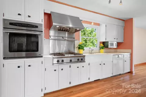 Kitchen - 5044 Beachside Pl, Sherrills Ford, NC 28673 photo 1 of 2