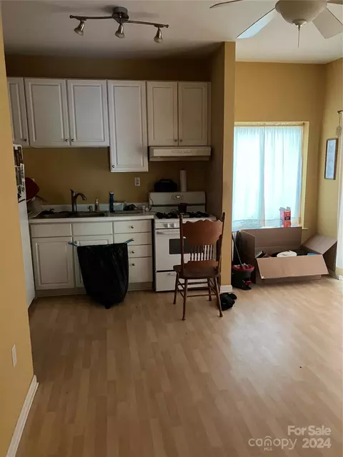 Kitchen - 5044 Beachside Pl, Sherrills Ford, NC 28673 photo 2 of 2