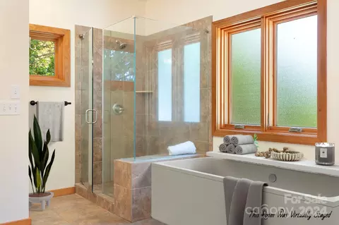 Bath - 5044 Beachside Pl, Sherrills Ford, NC 28673 photo 2 of 4