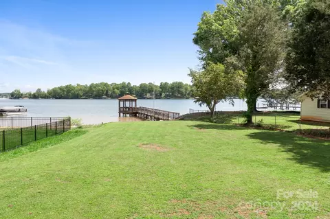 View/Area - 5044 Beachside Pl, Sherrills Ford, NC 28673 photo 2 of 4