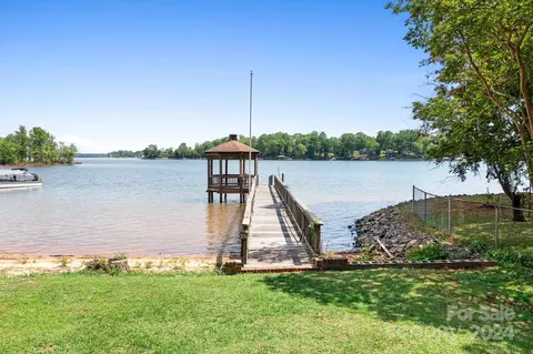 View/Area - 5044 Beachside Pl, Sherrills Ford, NC 28673 photo 3 of 4