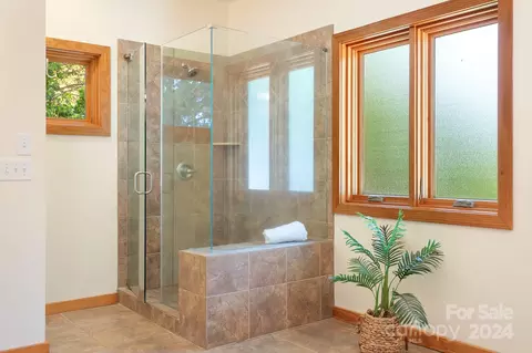 Bath - 5044 Beachside Pl, Sherrills Ford, NC 28673 photo 3 of 4