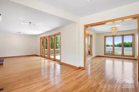 Living - 5044 Beachside Pl, Sherrills Ford, NC 28673 photo 3 of 5