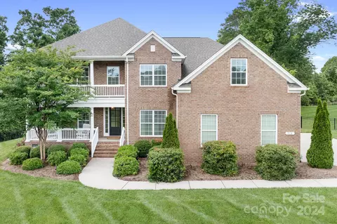 918 Hidden Pond Ln, Waxhaw, NC 28173