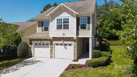 9823 Dominion Crest Dr, Charlotte, NC 28269