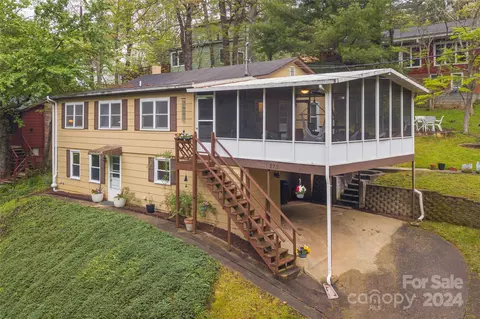 273 Jb Ivey Ln, Lake Junaluska, NC 28745