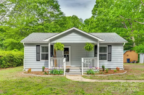 221 Leisure Ln, Catawba, SC 29704