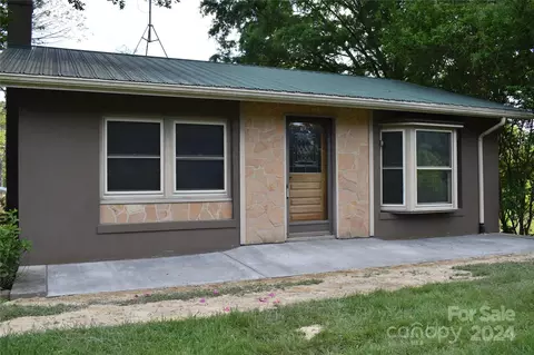 222 Lost Lake Dr, Troy, NC 27371