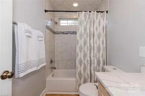 Bath - 190 Franklin Ct, Purlear, NC 28665 photo 5 of 6