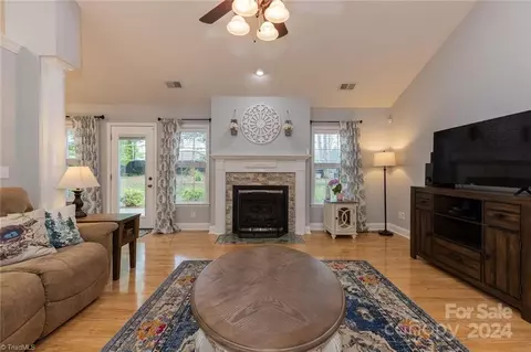 Living - 190 Franklin Ct, Purlear, NC 28665 photo 3 of 7
