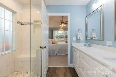 Bath - 190 Franklin Ct, Purlear, NC 28665 photo 3 of 6