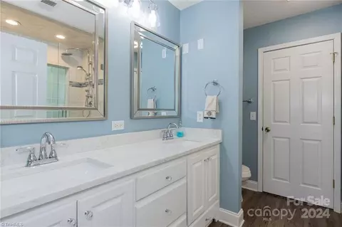 Bath - 190 Franklin Ct, Purlear, NC 28665 photo 4 of 6