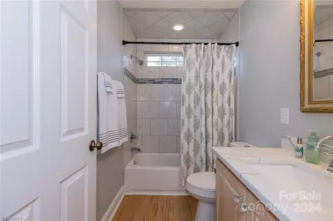 Bath - 190 Franklin Ct, Purlear, NC 28665 photo 6 of 6