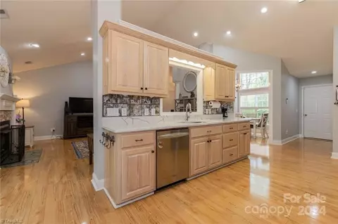 Kitchen - 190 Franklin Ct, Purlear, NC 28665 photo 3 of 6