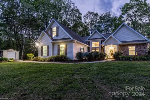 Exterior - 190 Franklin Ct, Purlear, NC 28665 photo 2 of 7