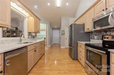 Kitchen - 190 Franklin Ct, Purlear, NC 28665 photo 2 of 6