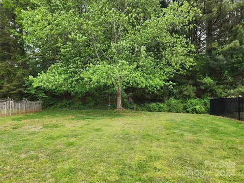 Exterior - 18111 Bluff Inlet Rd, Cornelius, NC 28031 photo 3 of 7