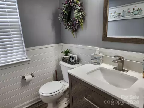 Bath - 18111 Bluff Inlet Rd, Cornelius, NC 28031 photo 1 of 7