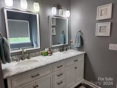 Bath - 18111 Bluff Inlet Rd, Cornelius, NC 28031 photo 2 of 7