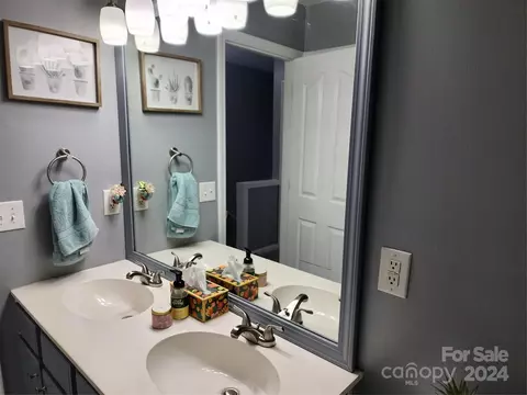 Bath - 18111 Bluff Inlet Rd, Cornelius, NC 28031 photo 6 of 7