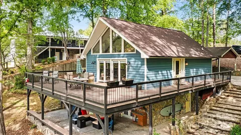 6892 Shade Tree Ln, Sherrills Ford, NC 28673