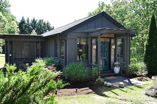 438 3rd Se Ave SE, Hickory, NC 28602
