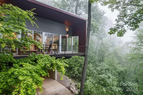 57 Mount Emerald Dr, Fairview, NC 28730