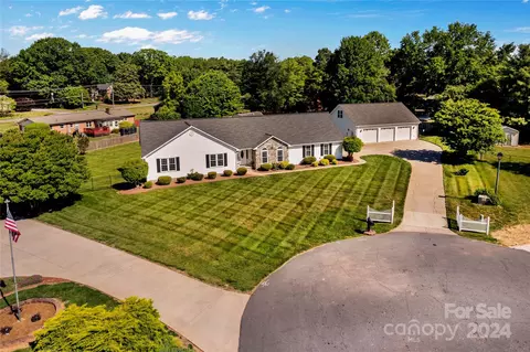 429 Thistle Ln, Statesville, NC 28625